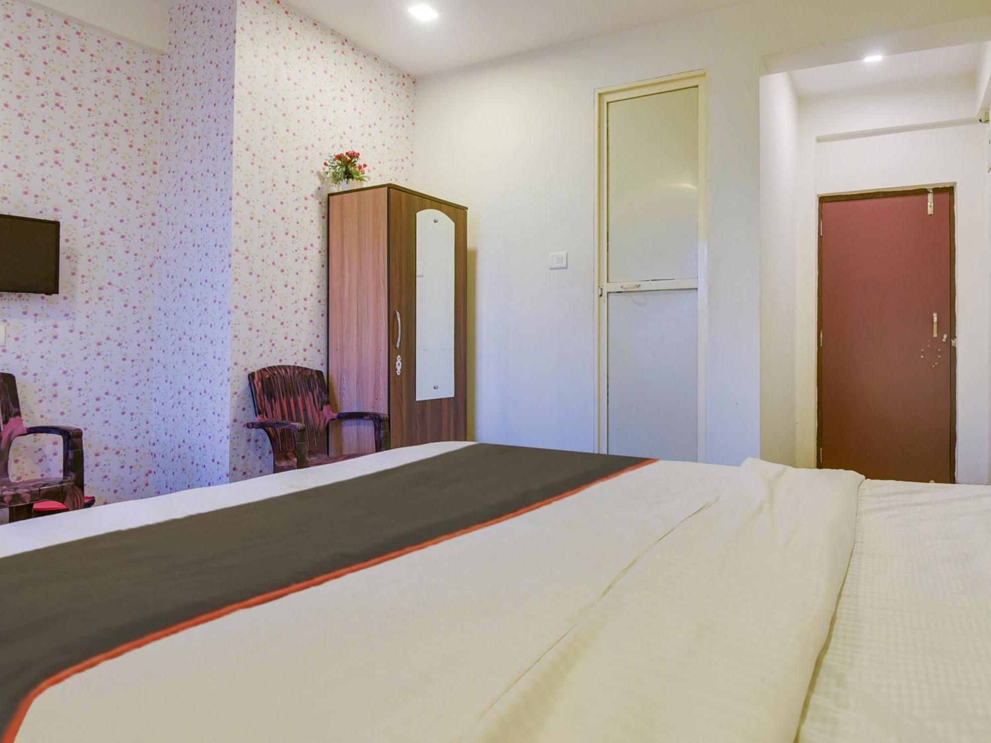 Hotel Collection O Morjim Sea Wave Exterior foto